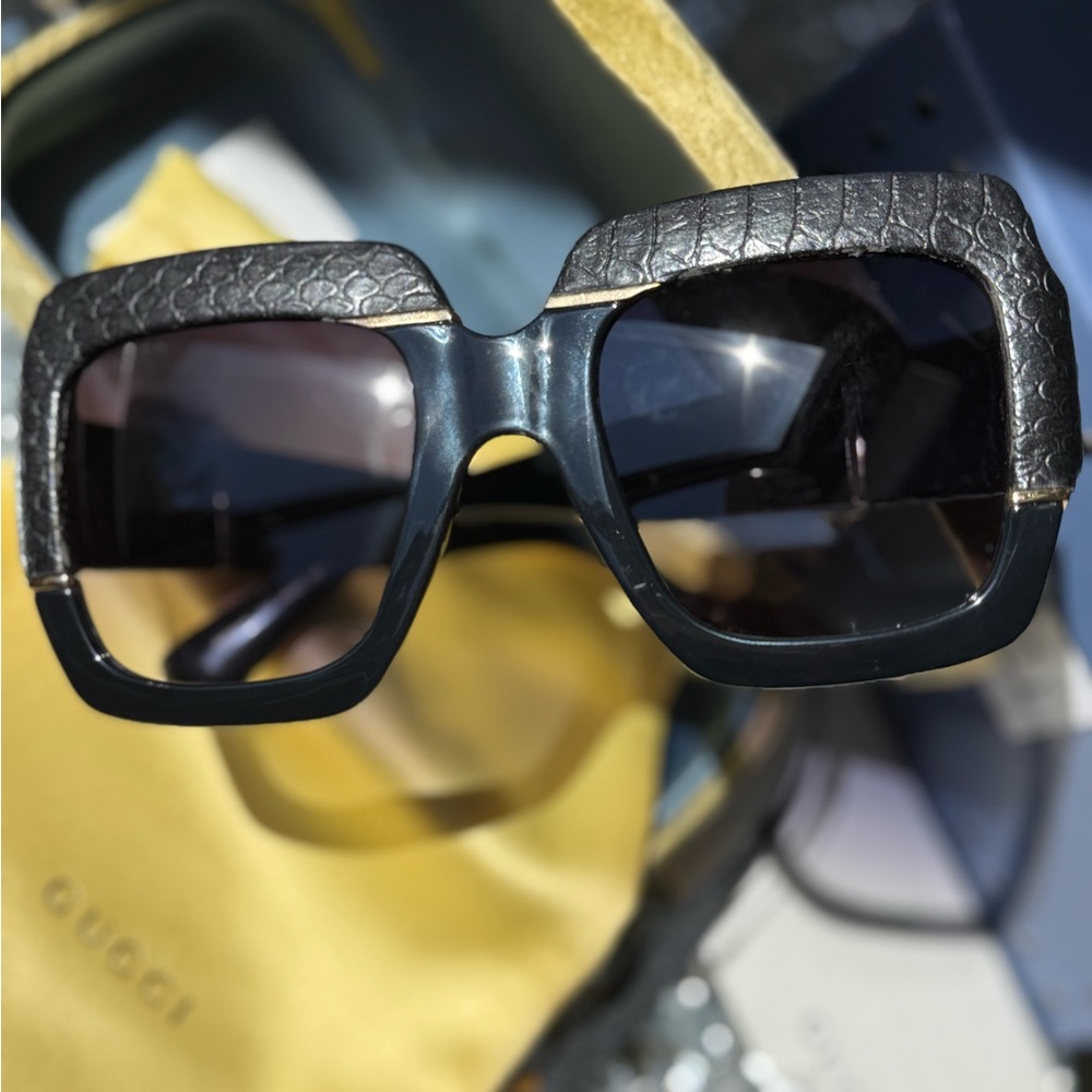 NIB Gucci Black Oversized Sunglasses